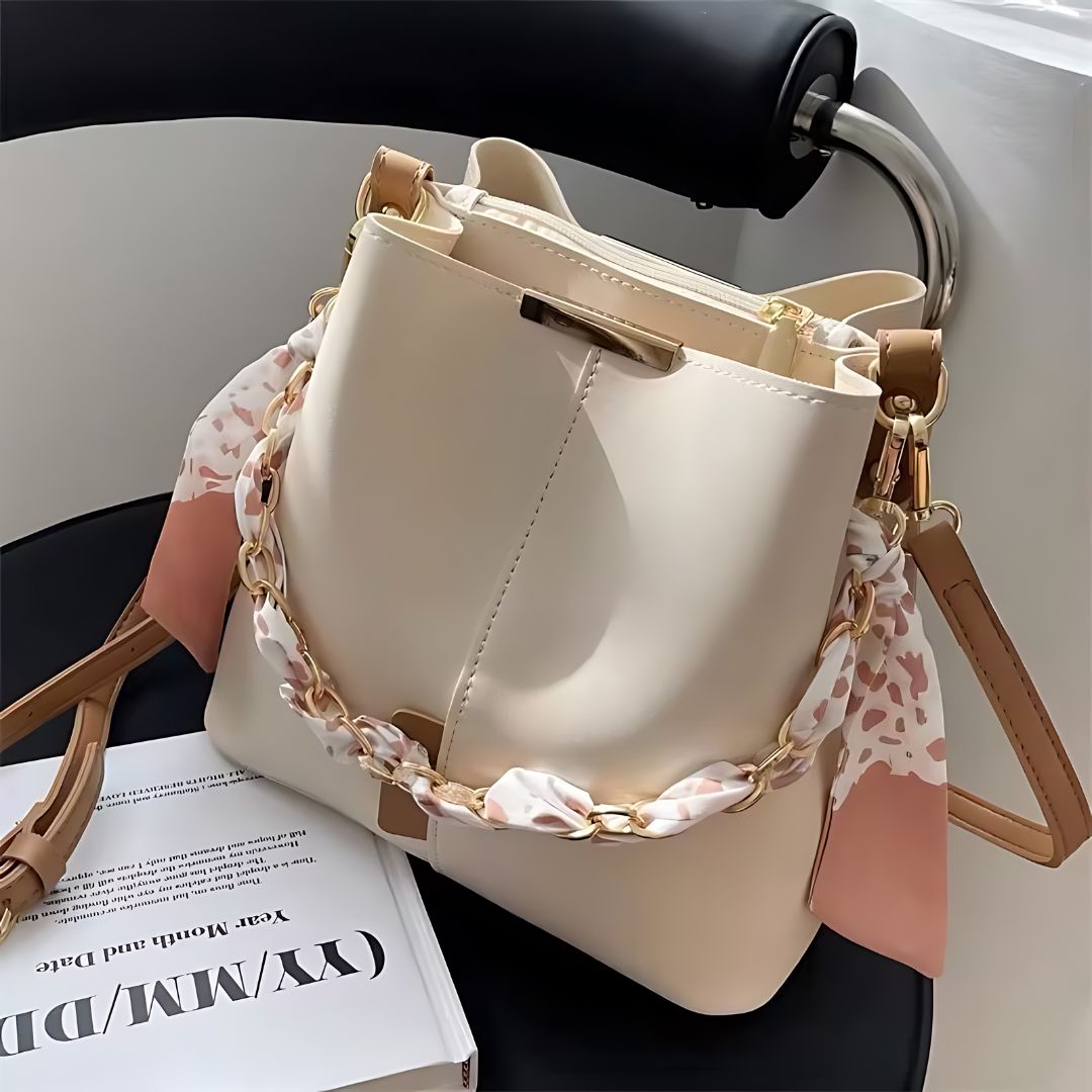 Charme Éternel Handbag