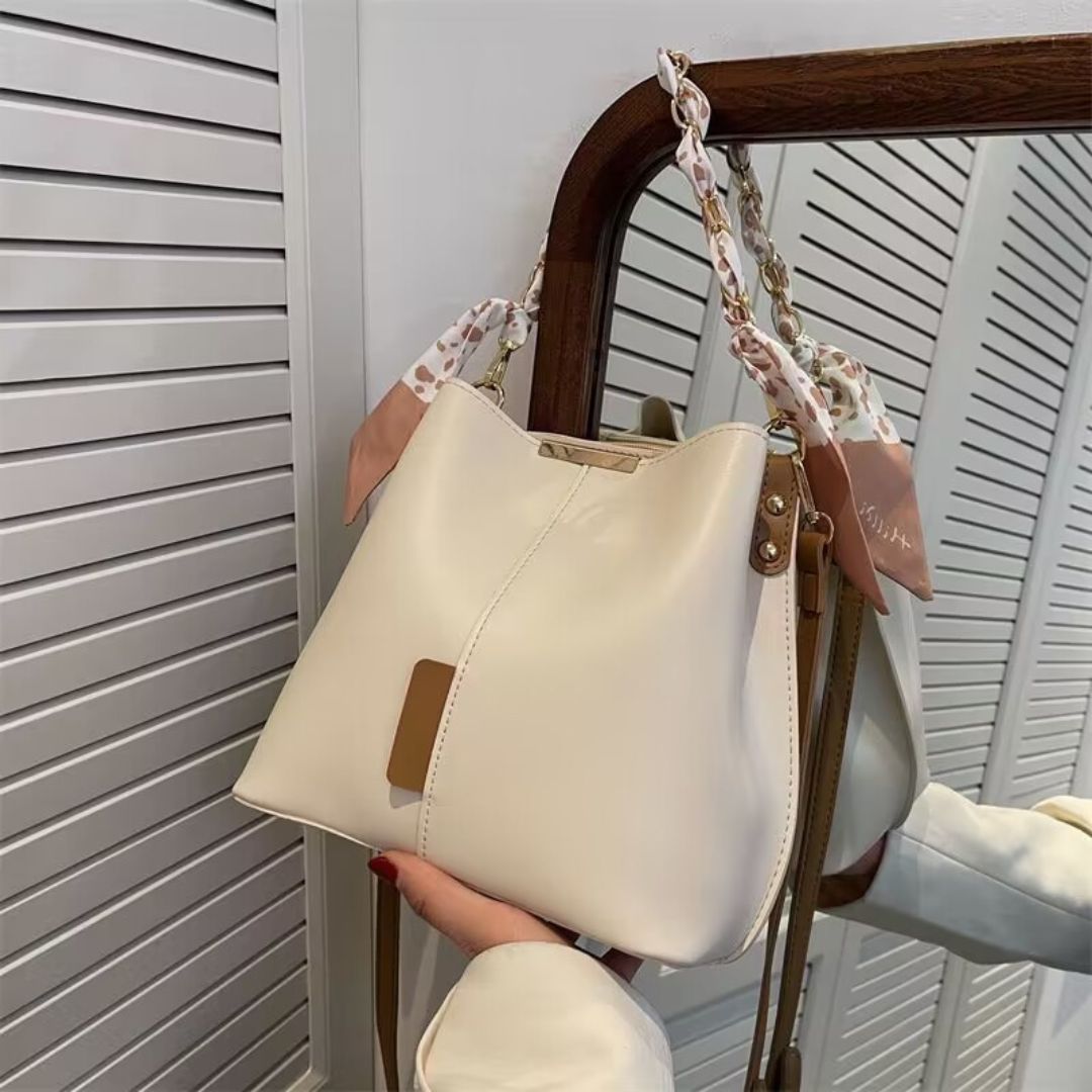 Charme Éternel Handbag