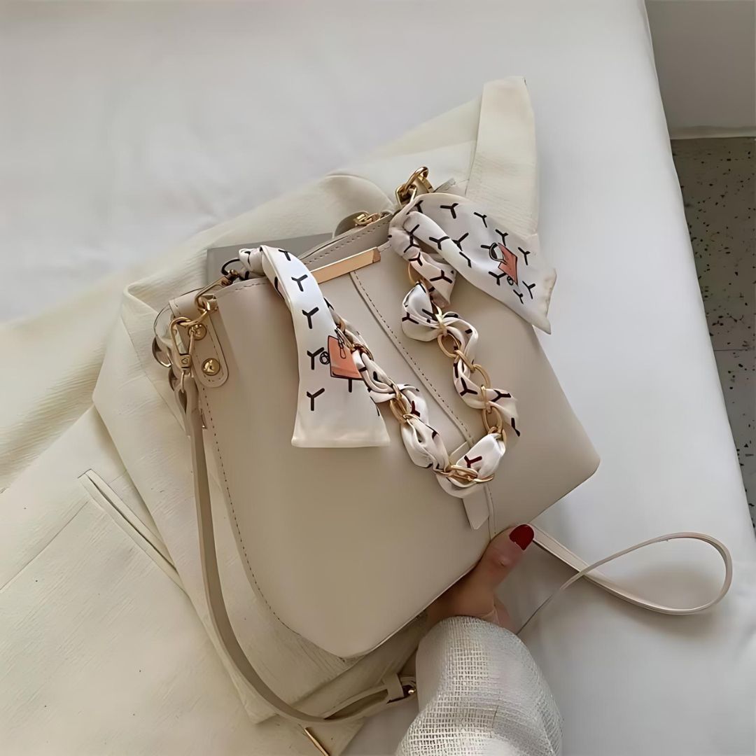 Charme Éternel Handbag